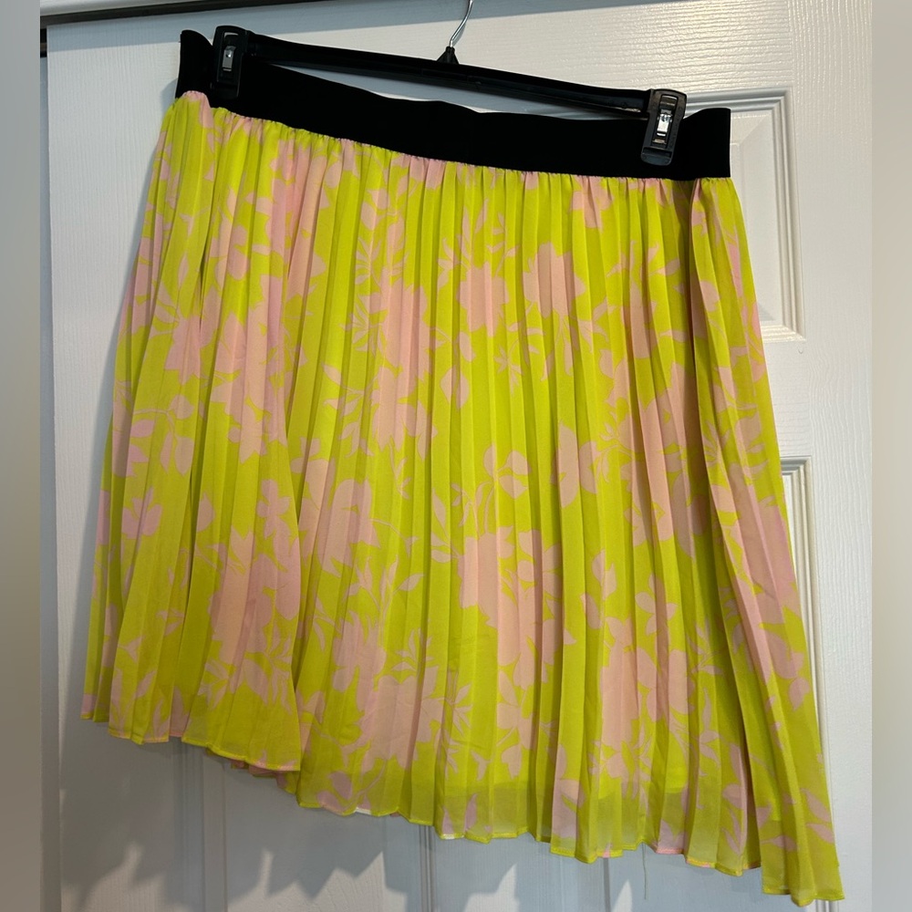 Plus Chiffon Pleated Mini Skirt - Picture 2 of 4